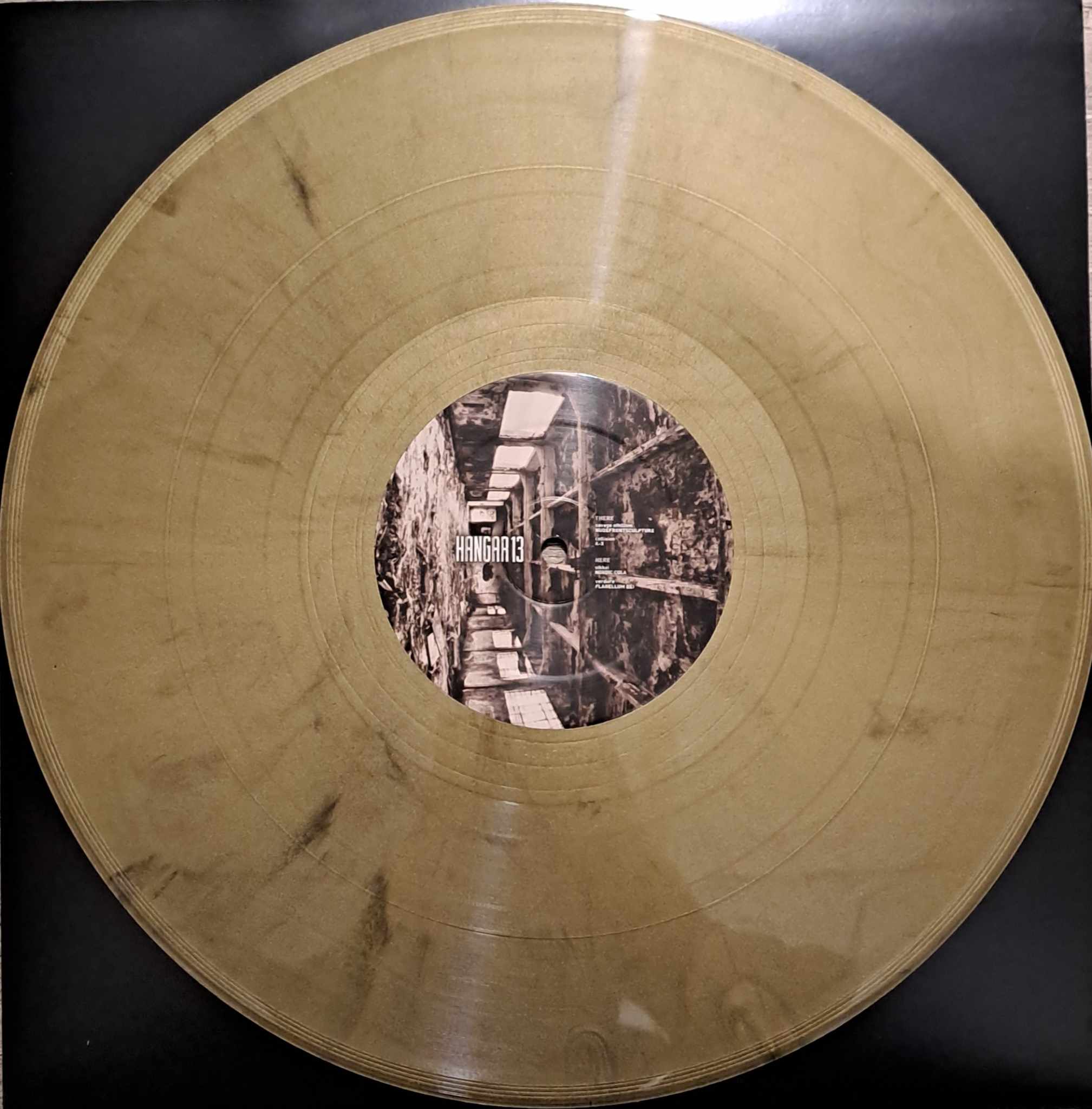 Hangar 13 (argenté) (dernières copies en stock) - vinyle acid